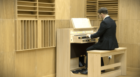 Pierwsze organy w historii szkoły  - grafika