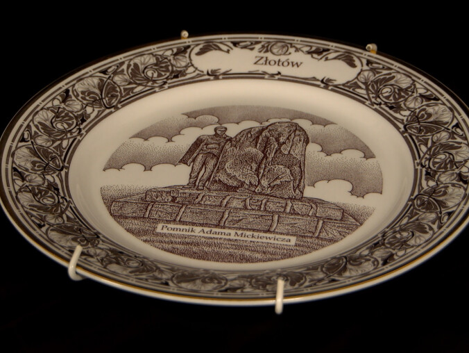 Talerze z zabytkami Złotowa w Muzeum Ziemi Złotowskiej - grafika