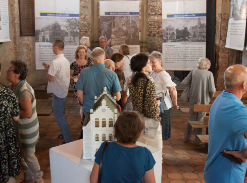 W żydowskich klimatach. Koncert i wystawa  - grafika