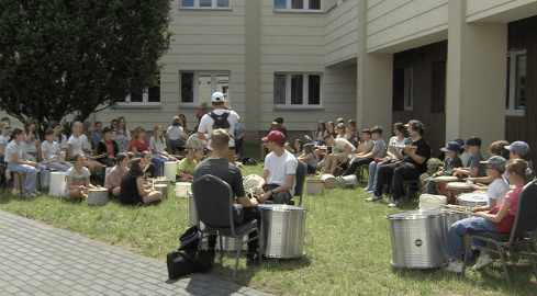 Grać może każdy i niemal na wszystkim... - grafika