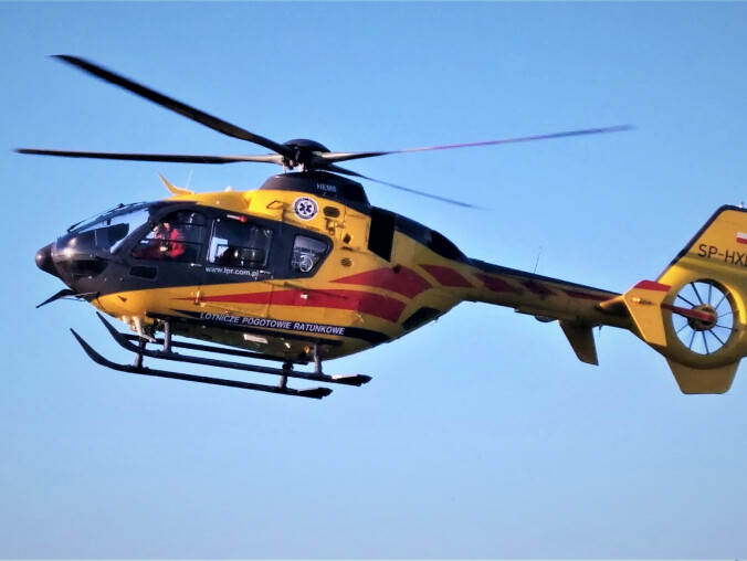 Wypadek na torach. 50-latkę zabrało Lotnicze Pogotowie Ratunkowe  - grafika