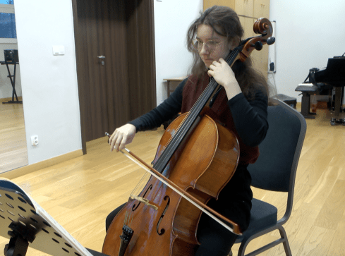 Utalentowana wiolonczelistka z Piły stypendystką ministra kultury - grafika