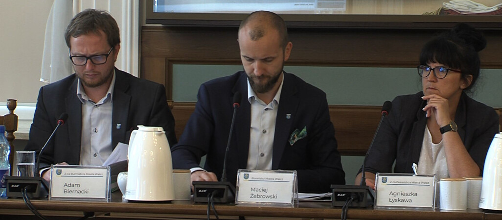 Czy nadzwyczajna sesja była potrzebna? Burmistrz na tak, część radnych na nie