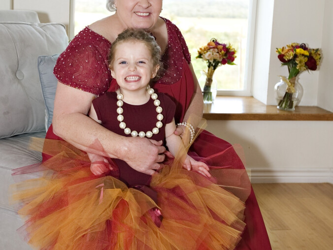 "Chrońmy naszych seniorów". Minister zaleca nie oddawać dziecko pod - grafika