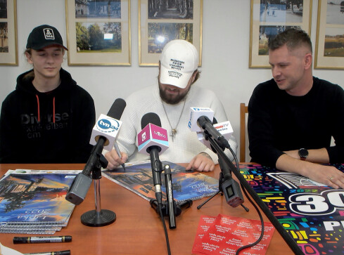 Bedoes w Lipce. Podpisał kalendarze z kościołem swojego imienia  - grafika