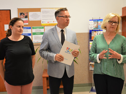 Pomoc psychologiczna i pedagogiczna dla 180 rodzin z Piły  - grafika