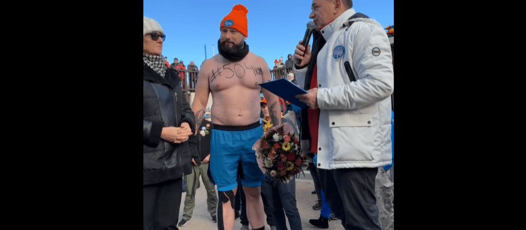 Przebiegł 504 km w samych szortach. Zrobił to dla chorych dzieci 