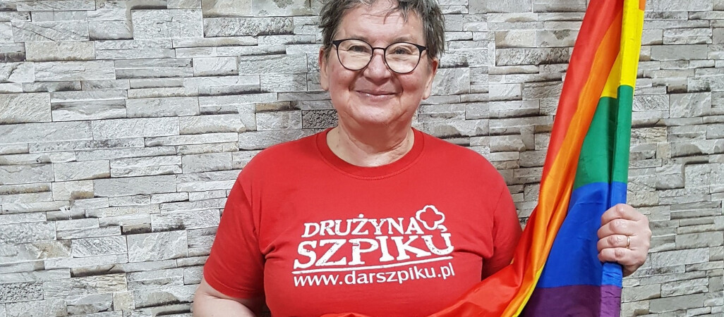 Ksiądz odmówił mszy, bo parafianka jest "zbyt tęczowa" 