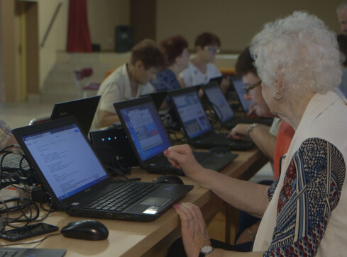 Informatyka dla seniorów. Powstaje też dom opieki  - grafika