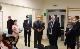 Minister Zdrowia złożył życzenia stulatce w pilskim hospicjum 