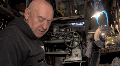 Pilski szewc trafił na platformę "Dziadkowie biznesu"  - grafika