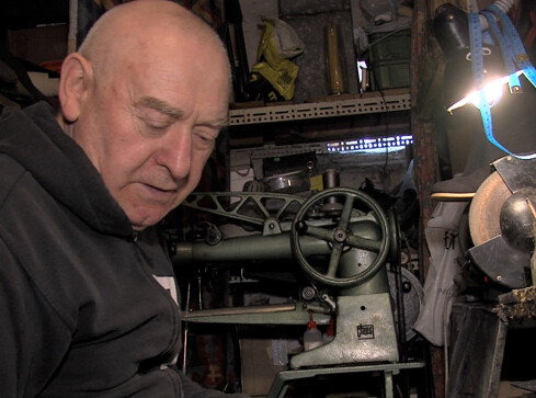 Pilski szewc trafił na platformę "Dziadkowie biznesu"  - grafika