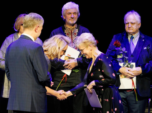 Barbara Matysek-Szopińska z nagrodą marszałka  - grafika