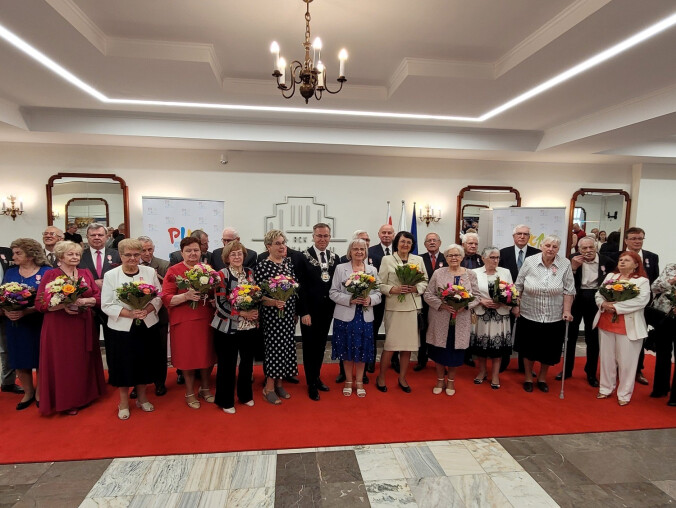 Złote i diamentowe gody pilskich par małżeńskich - ZDJĘCIA  - grafika