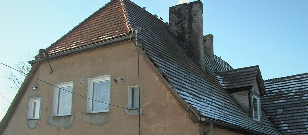 Kto naprawi dach? Konstrukcja zagraża mieszkańcom