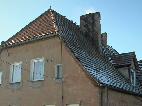 Kto naprawi dach? Konstrukcja zagraża mieszkańcom  - grafika