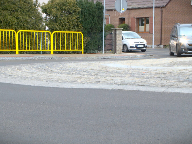 Mieszkańcy doczekali się ronda. Zastąpiło kolizyjne skrzyżowanie  - grafika