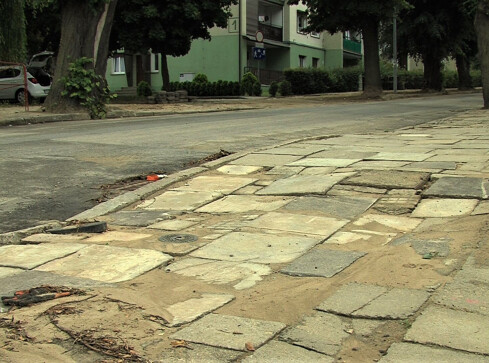 Mieszkańcy w głosowaniu wybrali najbardziej zaniedbane chodniki  - grafika