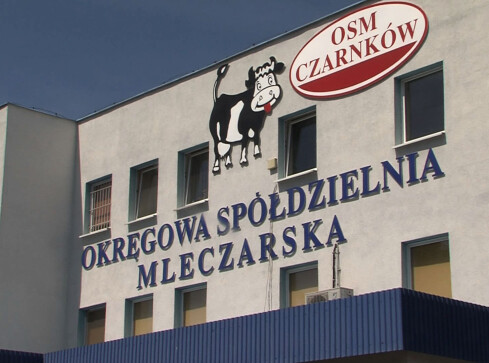 Okręgowa Spółdzielnia Mleczarska w Czarnkowie z nowym - starym prez - grafika