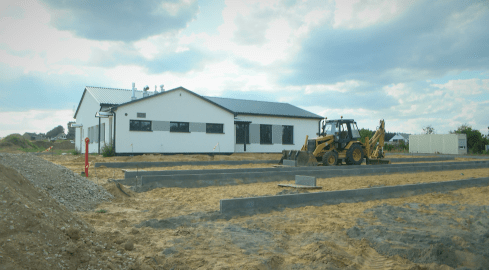 Nowa sala wiejska w Krzewinie  - grafika