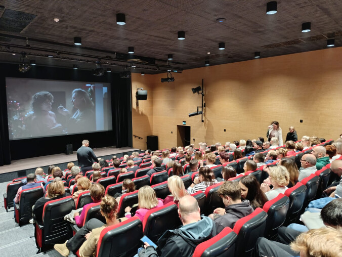 30 lat czekali na powrót kina - grafika