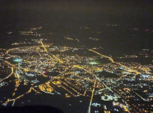 Piła nocą widziana z balonu. Trwają najbardziej prestiżowe zawody  - grafika