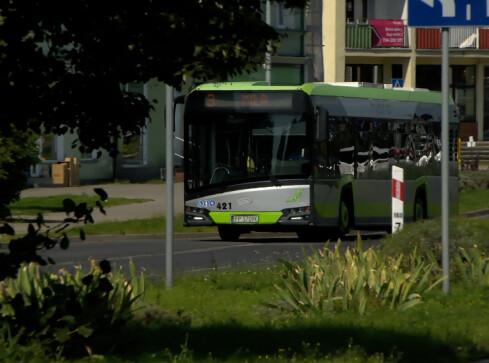 Coraz więcej pasażerów na gapę. Większość z nich to nastolatkow - grafika