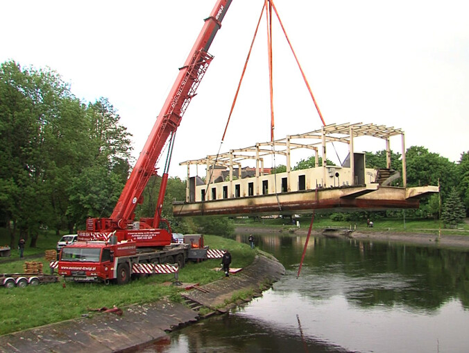 Kapitalny remont dawnej barki Mississipi - grafika