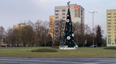 Choinka w podziękowaniu dla służby zdrowia w Pile [GALERIA] - grafika