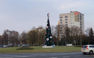 Choinka w podziękowaniu dla służby zdrowia w Pile [GALERIA]
