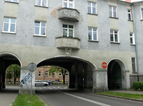 Niszczeje zabytkowa kamienica przy ul. Staromiejskiej 20 w Pile - grafika