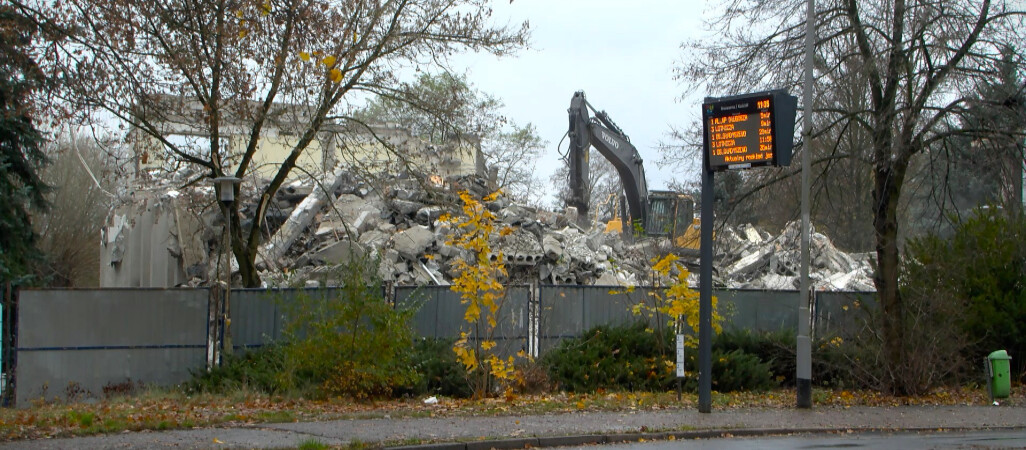 Były bank zburzony. Powstanie tam blok - ZDJĘCIA