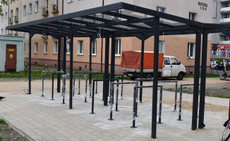Przy targowisku powstają wiaty rowerowe