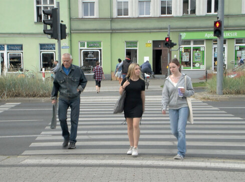 Kolejne doświetlane przejścia dla pieszych  - grafika