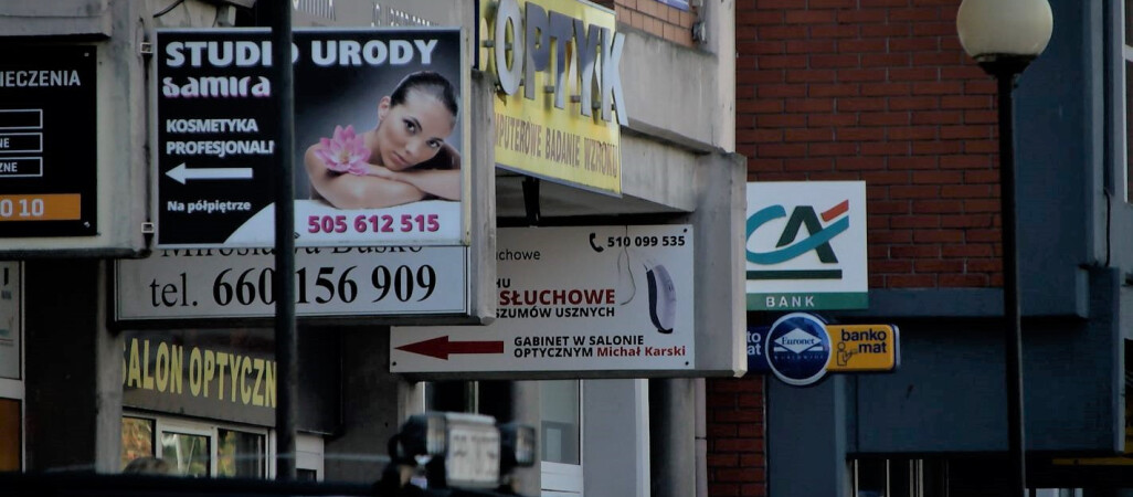 Znikają reklamy z przestrzeni miejskiej. Porządki w Pile 