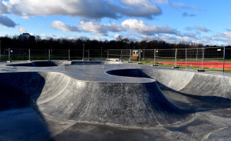 Skateplaza nabiera kształtów - ZDJĘCIA
