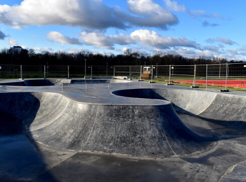 Skateplaza nabiera kształtów - ZDJĘCIA  - grafika