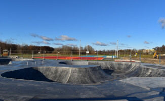 Skateplaza nabiera kształtów - ZDJĘCIA 