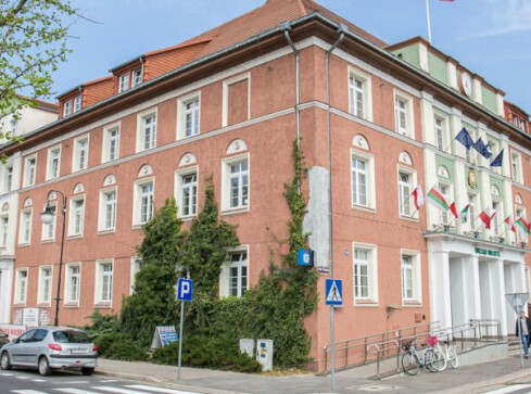 Komisarze wychodzą gmin. Skończy się polityczne kolesiostwo - grafika