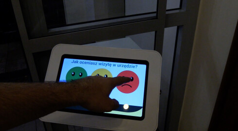 Emotki ocenią pracę trzcianeckich urzędników  - grafika