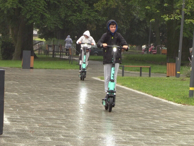 Hulajnogą w drogę - grafika