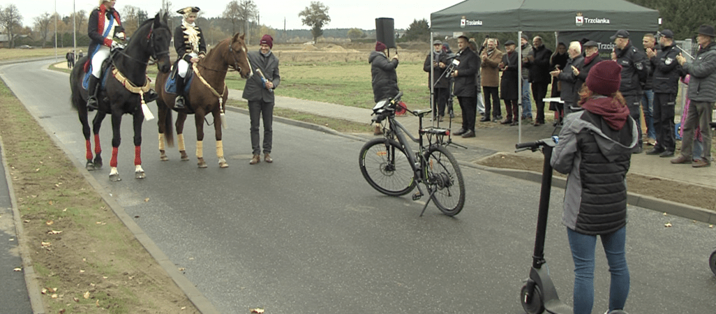 Mieszkańcy os. Poniatowskiego doczekali się asfaltowej drogi