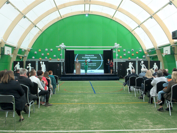 Dotacje na budowę kolejnych zadaszonych boisk  - grafika