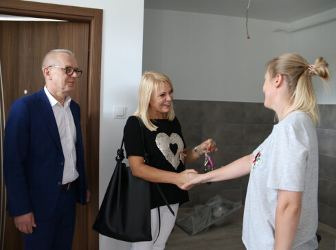 W dawnym internacie są 24 mieszkania. Trzy jeszcze czekają na lokato - grafika