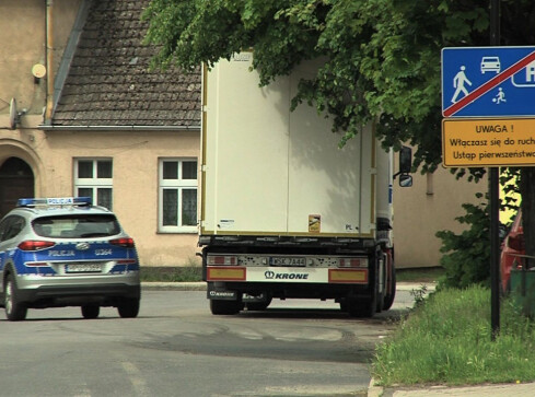 Ruch jednokierunkowy pozostanie? Burmistrz pyta mieszkańców  - grafika