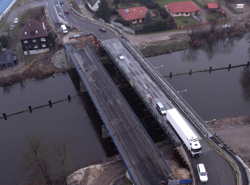 Trwa rozbiórka mostów na Gwdzie i Noteci w Ujściu - dron  - grafika