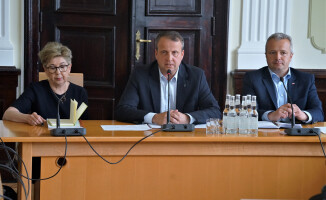 Po sygnałach o przemocy w rodzinie zastępczej, wojewoda wielkopolski zwołał sztab kryzysowy