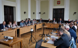 Po sygnałach o przemocy w rodzinie zastępczej, wojewoda wielkopolski zwołał sztab kryzysowy