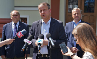 Po sygnałach o przemocy w rodzinie zastępczej, wojewoda wielkopolski zwołał sztab kryzysowy