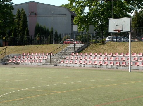Boisko w Wałczu będzie zadaszone, a zimą zamieni się w lodowisko  - grafika